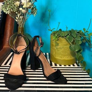 Steve Madden - Chunky Block Black Heels